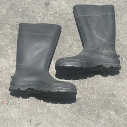 Serves Black Rubber Booths 13