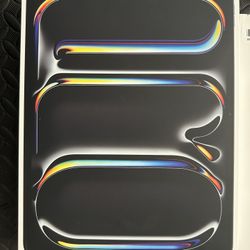 IPad Pro 13-inch (M5) With Keyboard And Pencil Pro . Full Package 