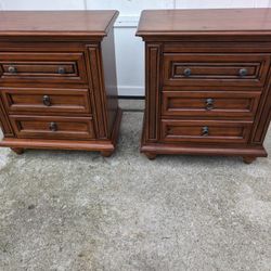 2 Nightstands 