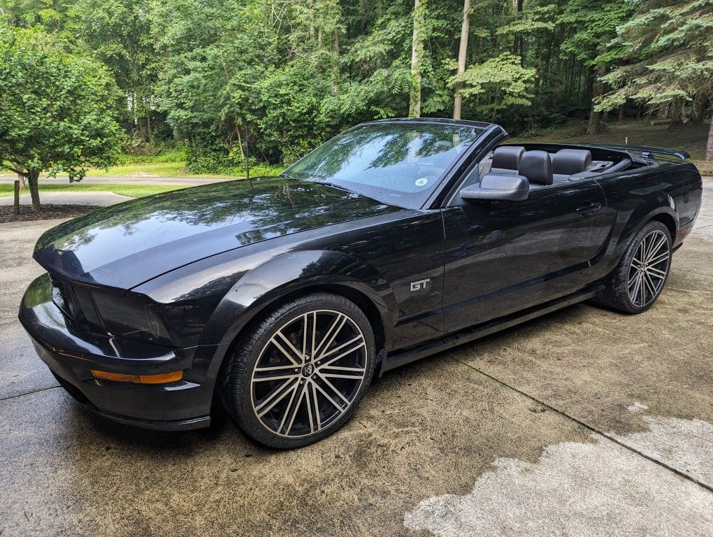 2008 Mustang GT Convertible Triple Black 20" Racing Tires  Runs And Drives Like New V8 Automatic 