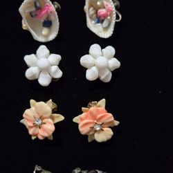 Beautiful Vintage Clip On Earrings 