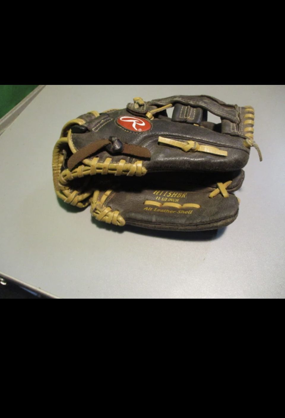 Used Rawlings Highlight Series Size 11.5 Glove - RHT ( Read The Description!!)