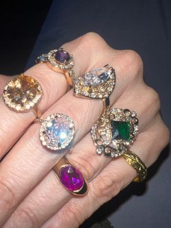 7 💍beautiful gold-tone rings 💍size 7/8