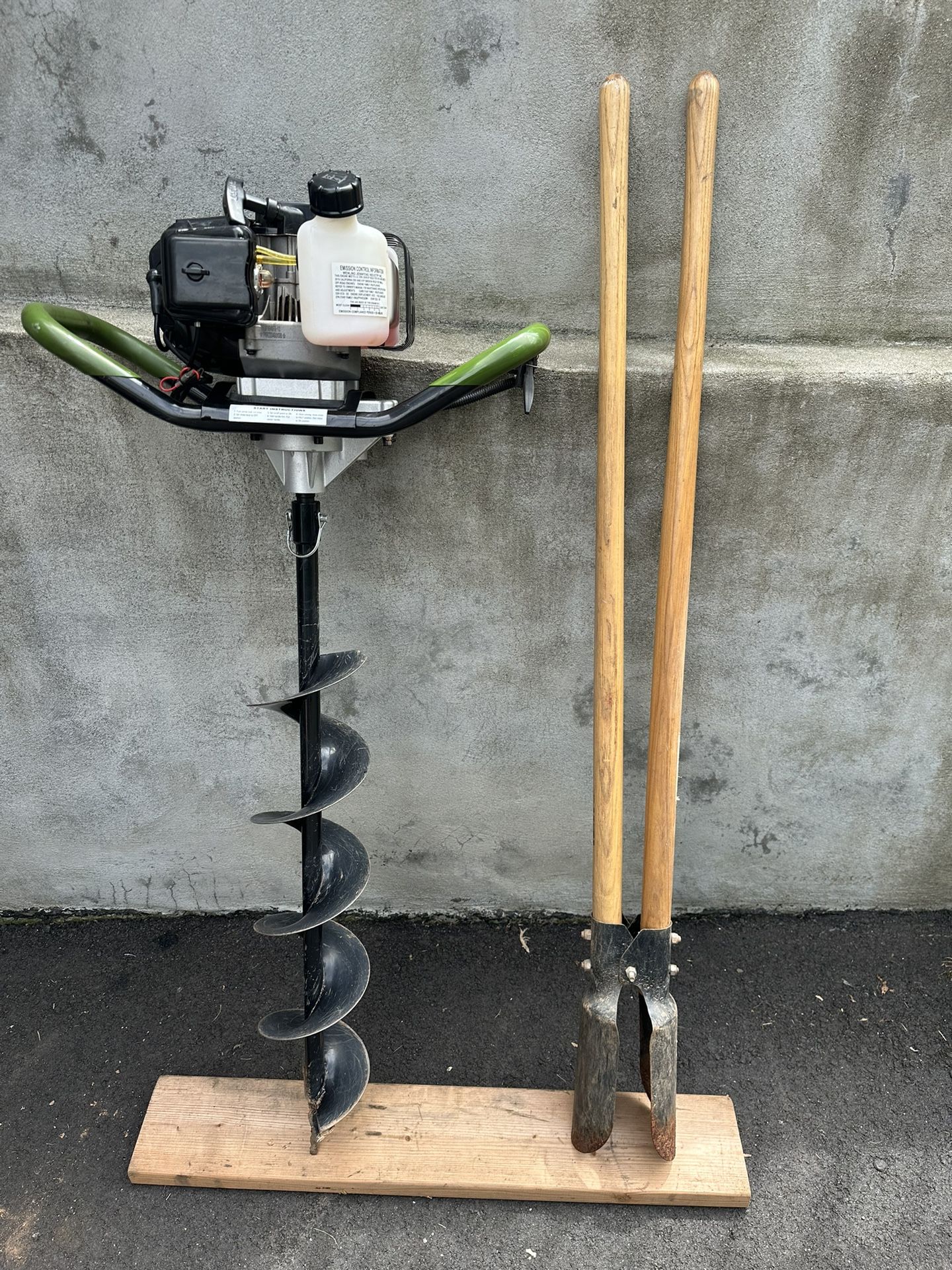 Sportsman Earth Series 43cc 6 in. Gas Powered Auger w/ Anvil Post Hole Digger