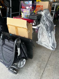 Yard sale cross street Camino Rosaleen and Avenida Rosa Mundi, San Jacinto, CA 92583