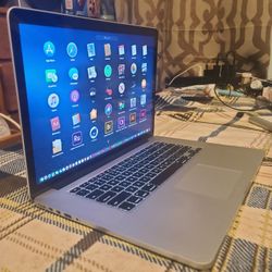 Excellent 15 inch Retina Apple Macboo Pro Laptop Computer With Intel Core i7 Proccesor With Programs