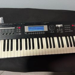 Korg TR Músic Workstation 