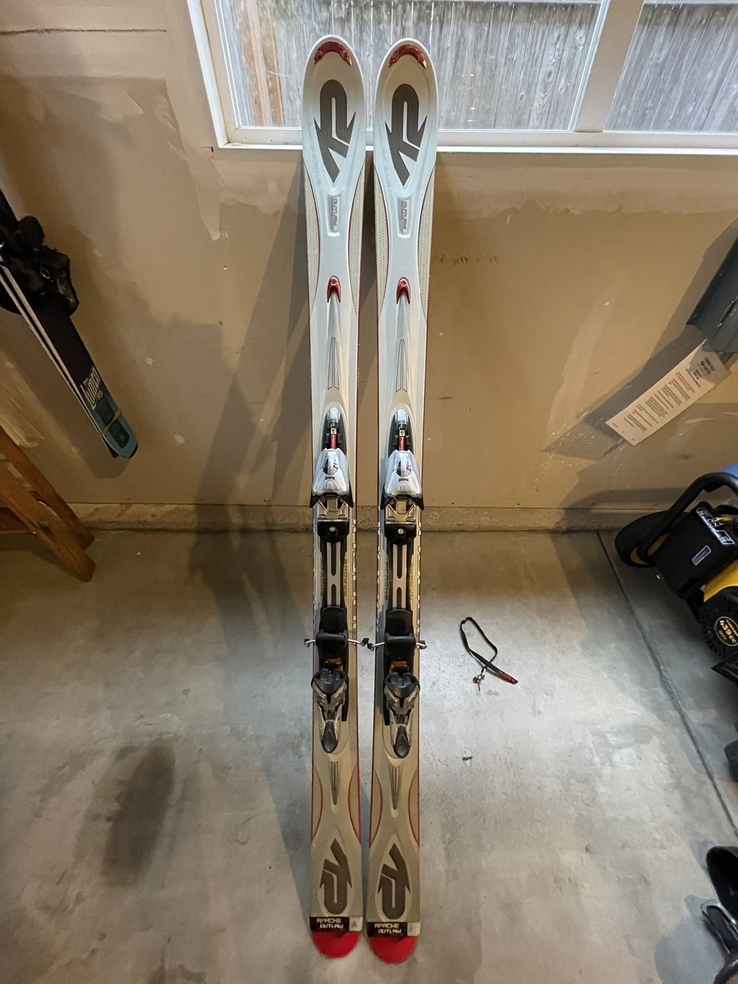 K2 Apache Outlaw Skis