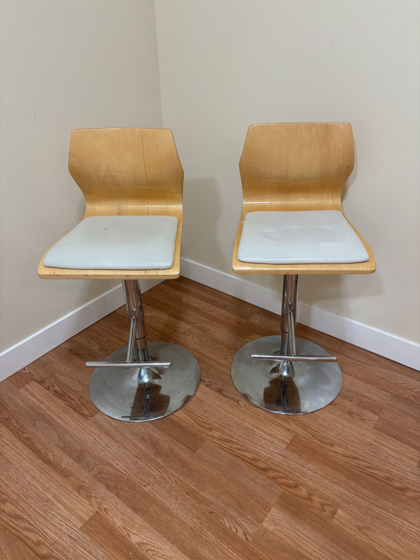 Set of 2 Adjustable Modern Bar Stools – Excellent Condition