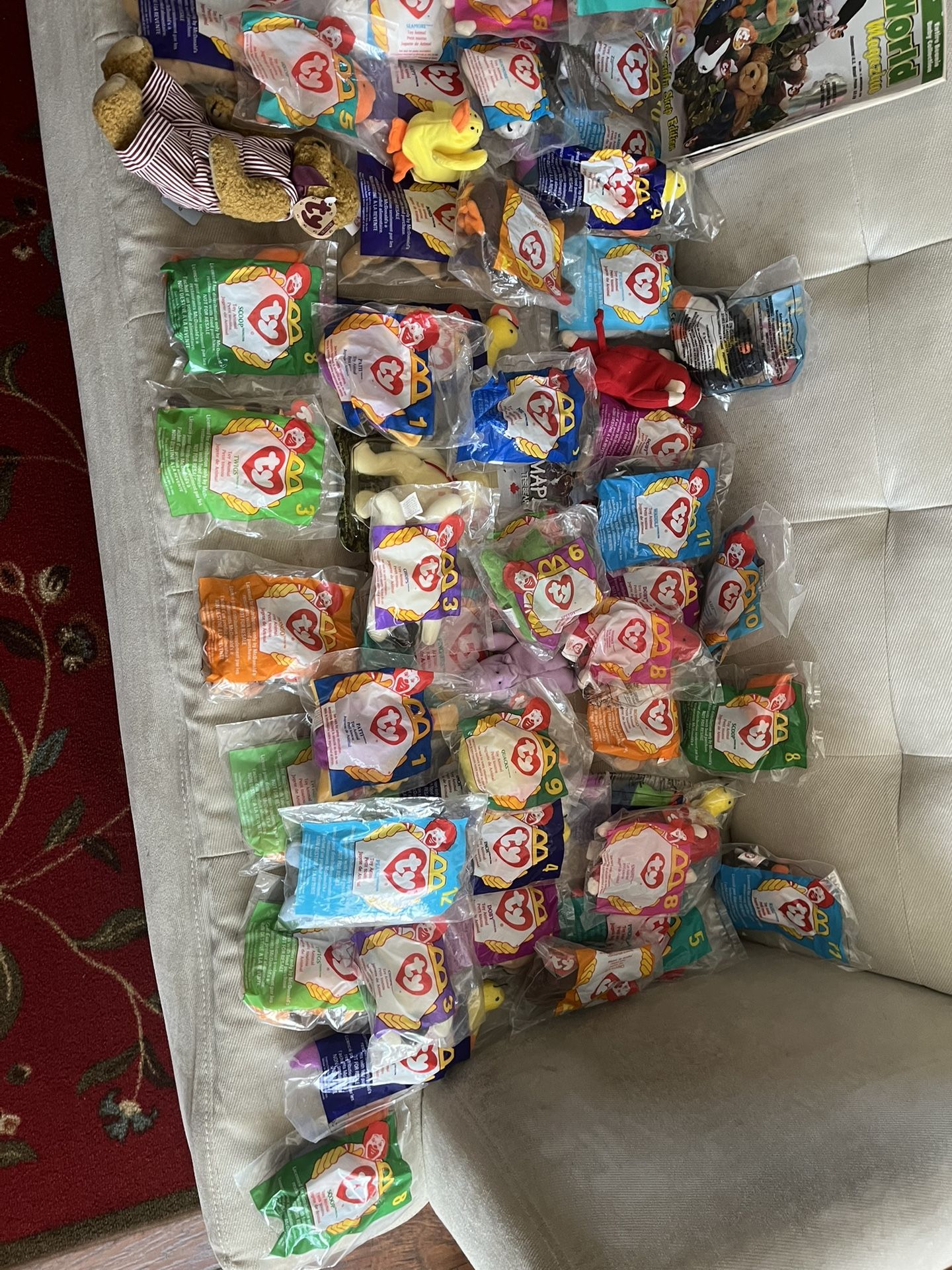 Massive collection of beanie babies