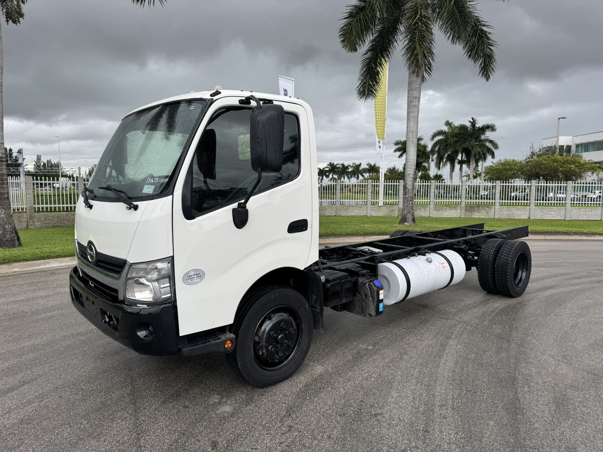 2017 Hino 195 Cab And Chassis Truck Camion En Chassis Isuzu NPR Plancha Volteo Caja Flat Bed Box Truck Dump Body Flatbed