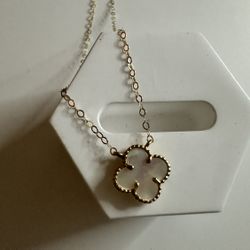 Authentic 18K Chain With Mother Of Pearl Clover Pendant