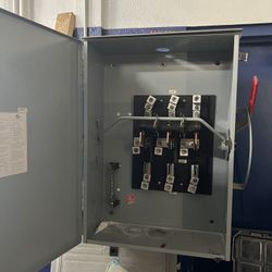 GE TC35325R Safety Disconnect Switch 400Amp