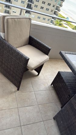 PATIO SET
