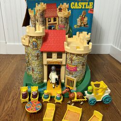 Vintage 1974 Fisher Price Little People Castle 993 Set with Box. 