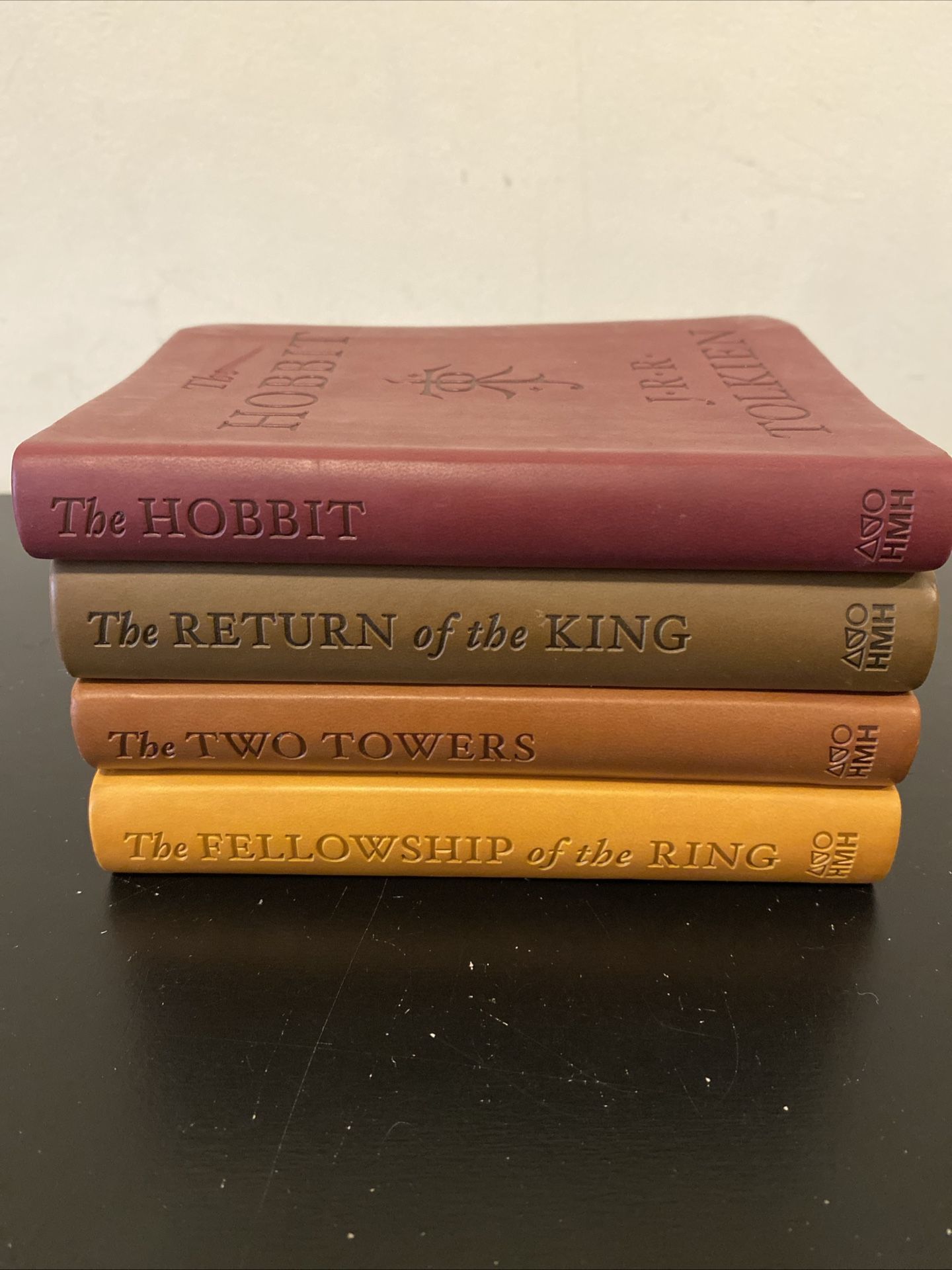 Good condition Lord of the rings self cover box set collected item