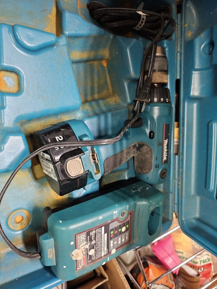 Makita 6337D Cordless Drill 14.4V 13mm , 1 battery , Charger and case