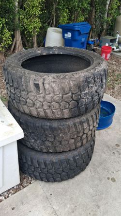 24-in MT Mud Tires 80% good thread tire size 37 x13.50 r24 LT