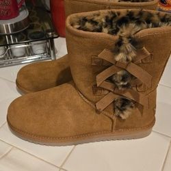 New Ugg Boots  Leopard/Bows 