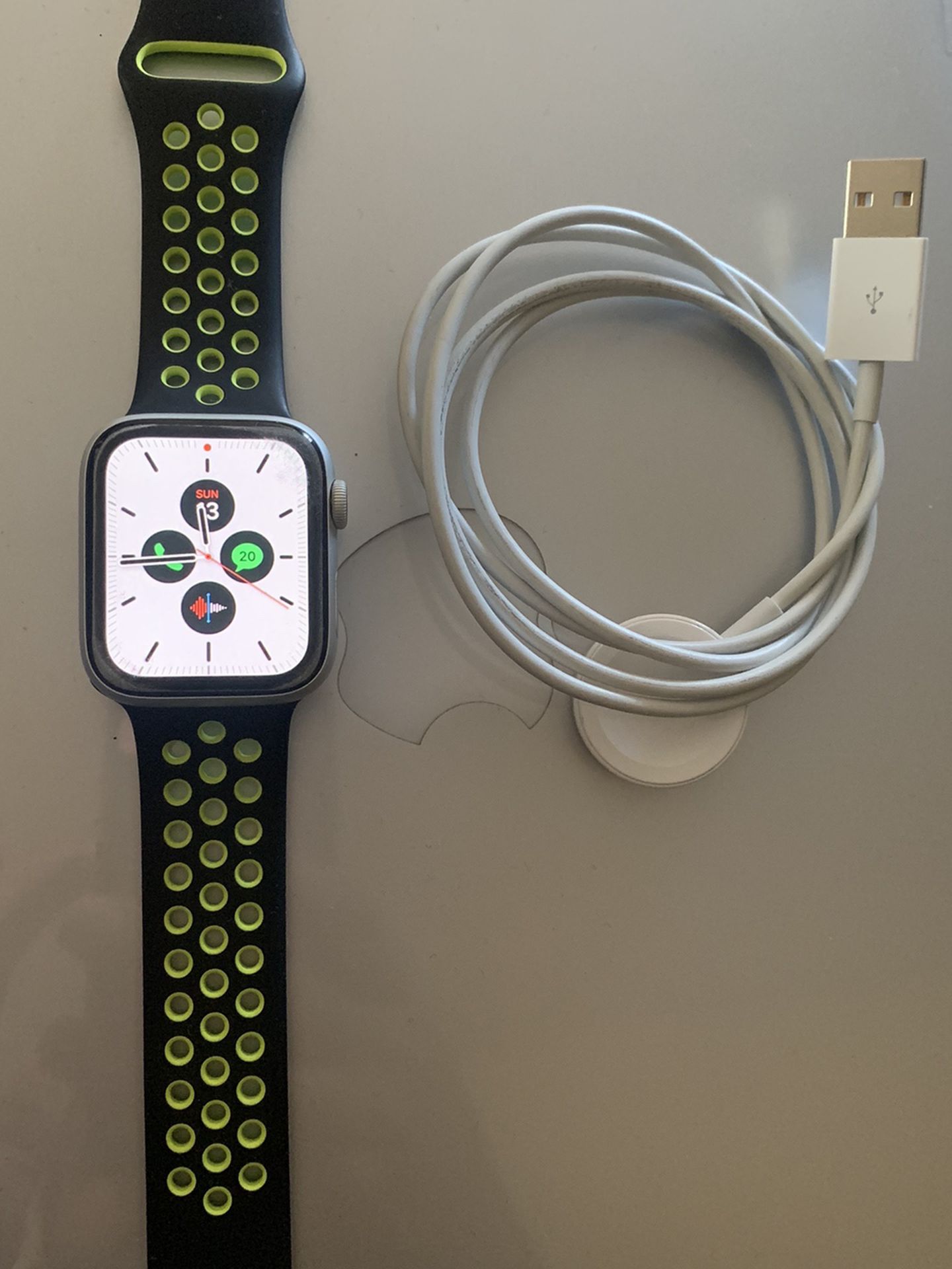 Apple Watch Series 4 44mm Cellular Nike Edition