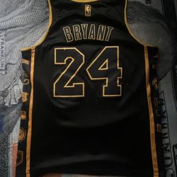 Kobe Bryant jersey size medium brand new