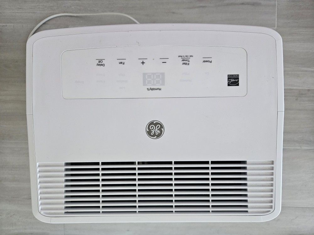 GE 38 Pint Dehumidifier In Excellent Condition