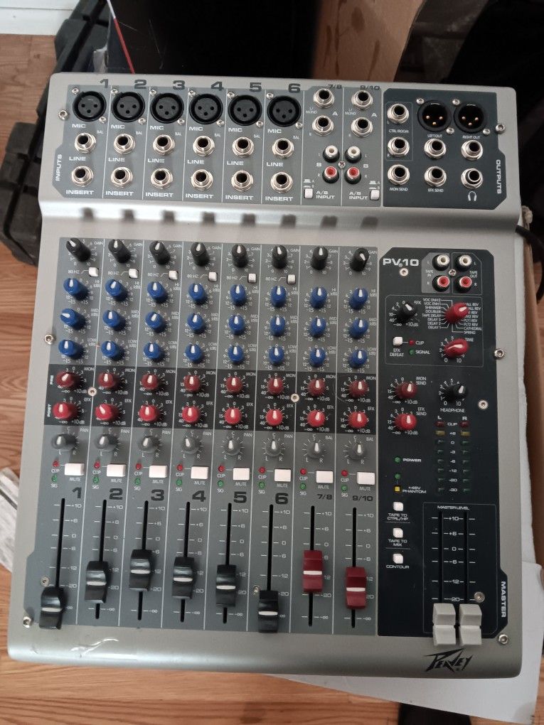 Peavy PV 10 Mixer With Power