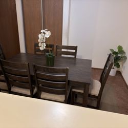 Dining Table Set Chairs (Flowers Included ! )