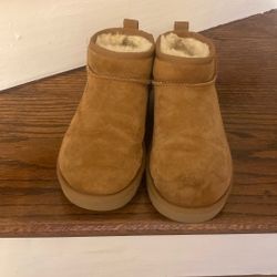 UGG Classic Ultra mini Women’s Size 7