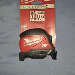 Milwaukee Tape Measure 