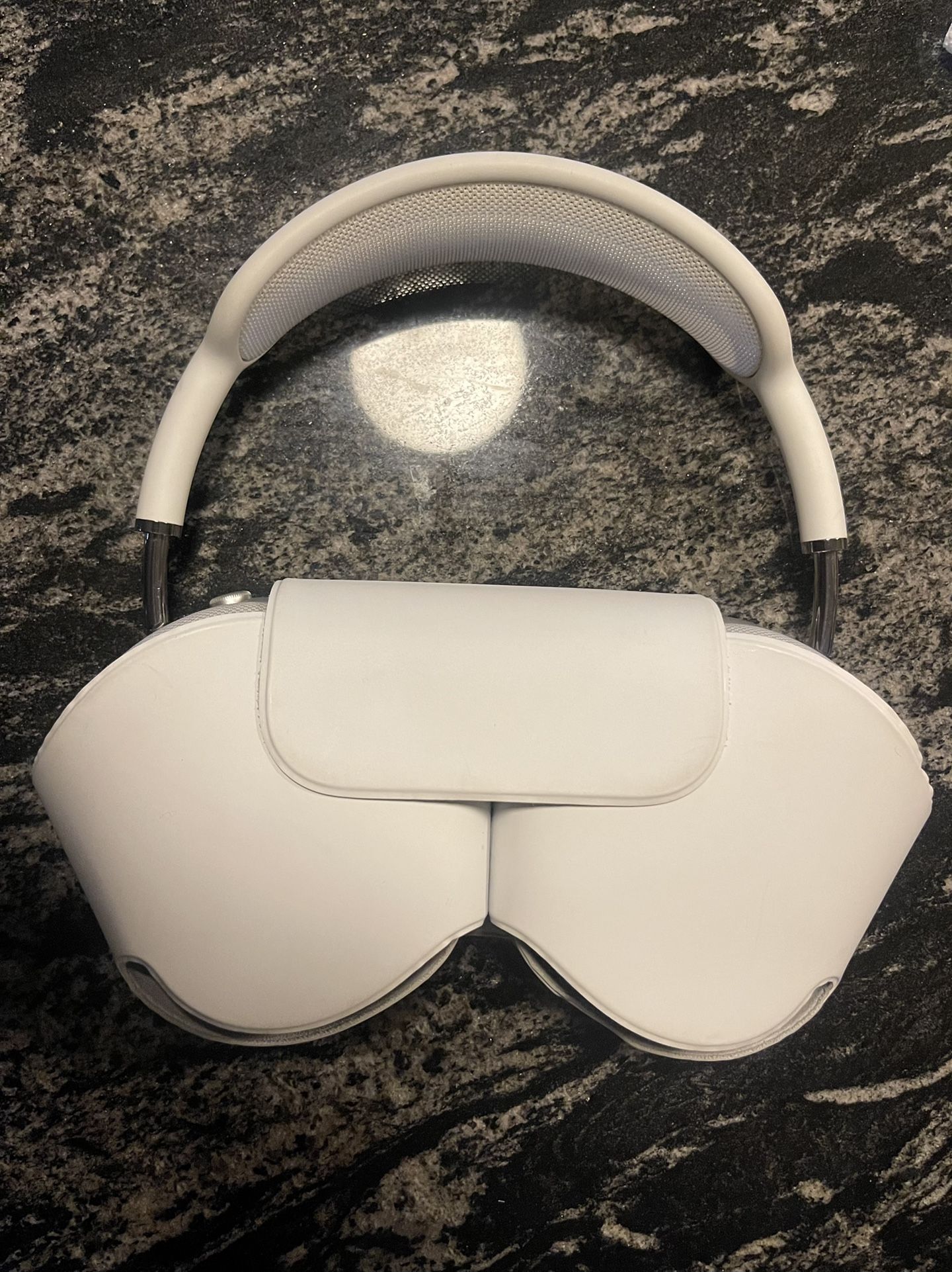 Apple AirPods Max (3 weeks old- Brand new)