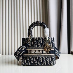 Women's  Lady signature Oblique Canvas Mini Handbag      24 x 20 x 11 cm