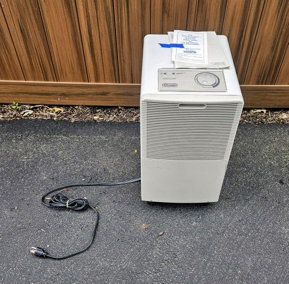 DeLonghi Aria-Dry Dehumidifier! w/manuals
