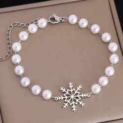 Brand New White Bead Adjustable Snowflake Charm Bracelet 