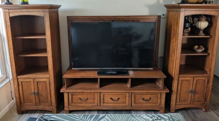 American Drew Walnut 5-piece Entertainment Center