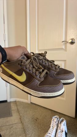 Undefeated Nike dunk (Men’s size 9)
