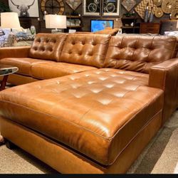 Modern Auburn Baskove Small Cozy Sectional With Chaise 💥 Brand New 🤩 Delivery Available 🚚 Financing Options👍