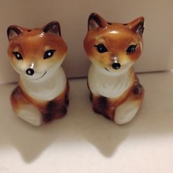 VINTAGE SALT AND PEPPER SHAKERS