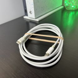 Apple USB-C to USB-C Cable (2M / 6FT)
