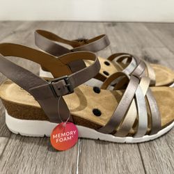 Comfortiva Low Heels, size 11