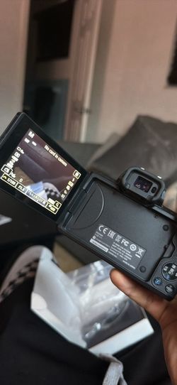 Canon M50 mirrorless camera with 15-45mm Lens