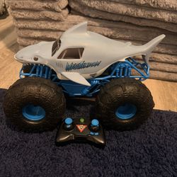 Monster Jam Official Megalodon Remote Control Monster Truck, 1:15Scale