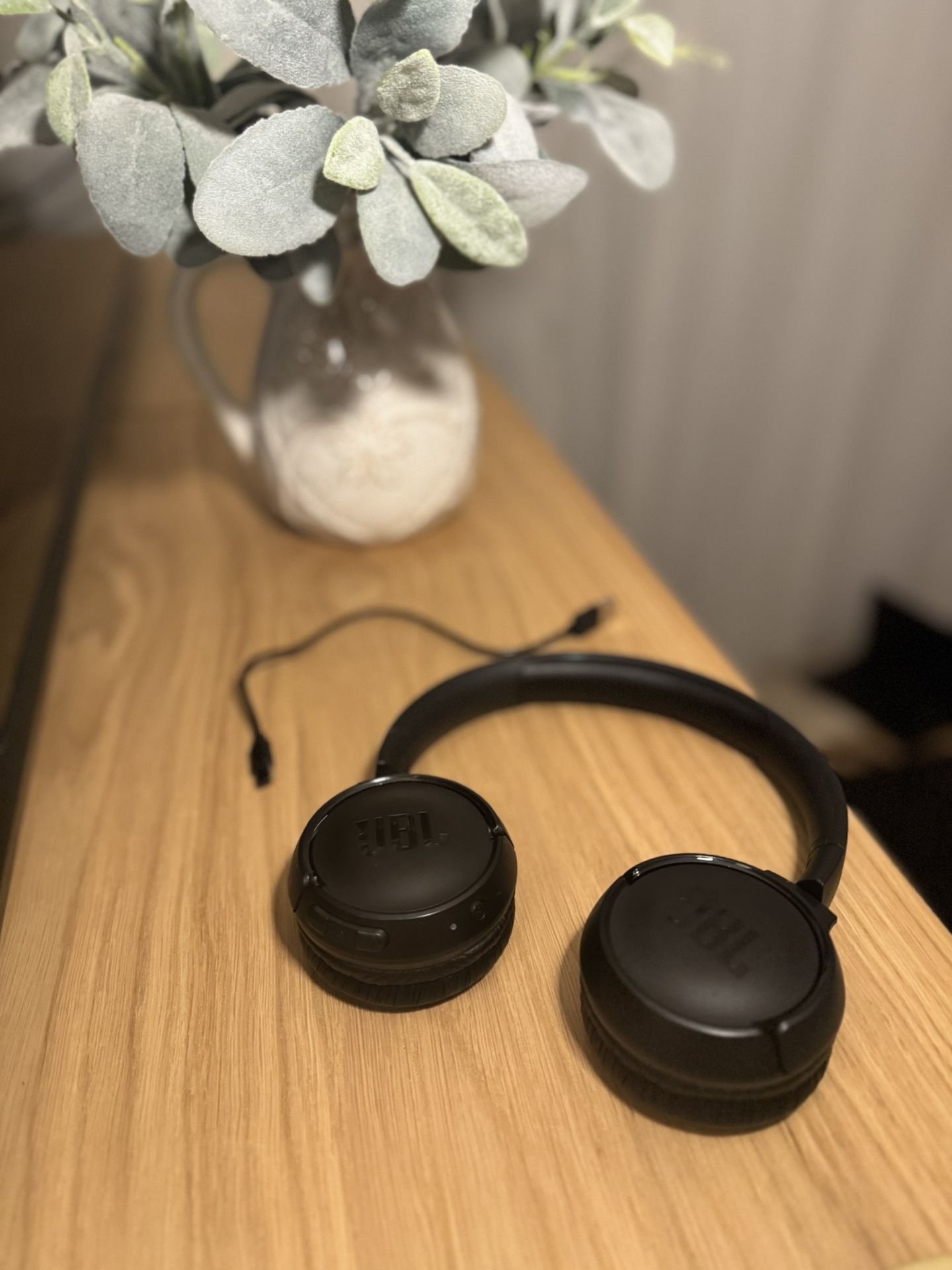 JBL Tune 520BT Bluetooth Wireless On-Ear Headphones
