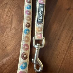 FuzzYard Doughnut Leash 4ft long used only once!!!