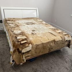 Queen Size Bed with Mattress 