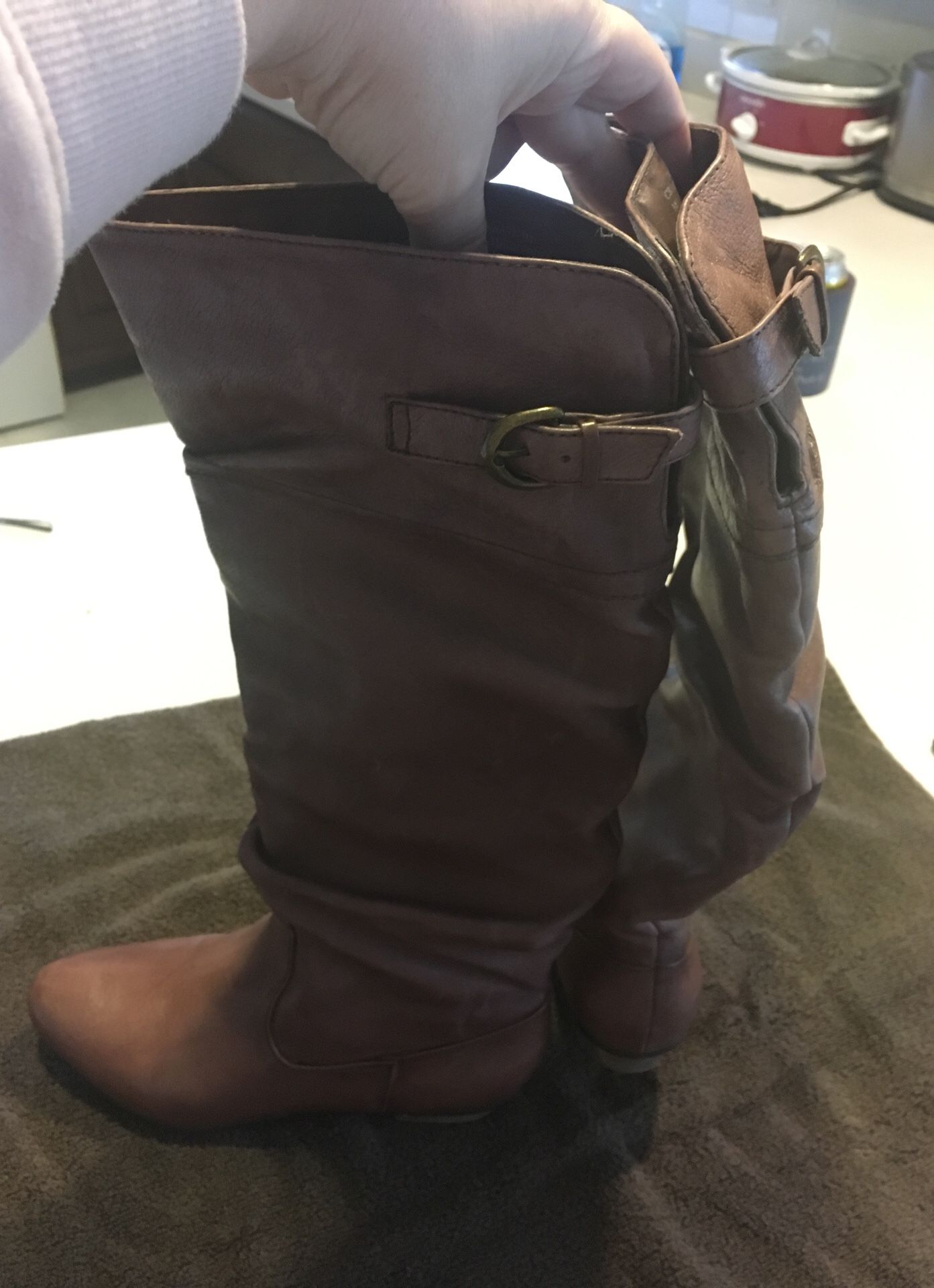 Great brown knee high boot! Like new! Size 7