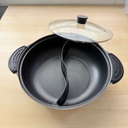 Yin-Yang Hot Pot | Dual-flavor pot compatible with induction and gas stoves.