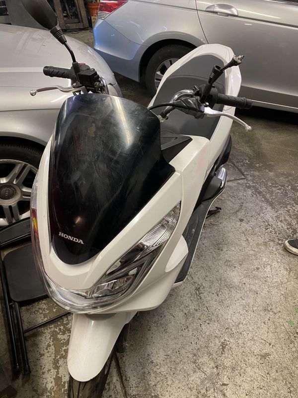 2017 honda pcx 150 390 miles !!