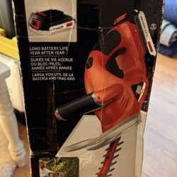 Black & Decker LHT120 20V MAX 22in Hedge Trimmer (Open Box)