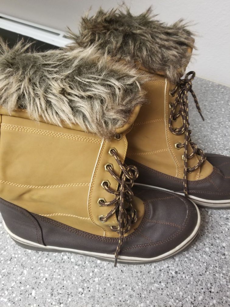 Womens snow boots 10s